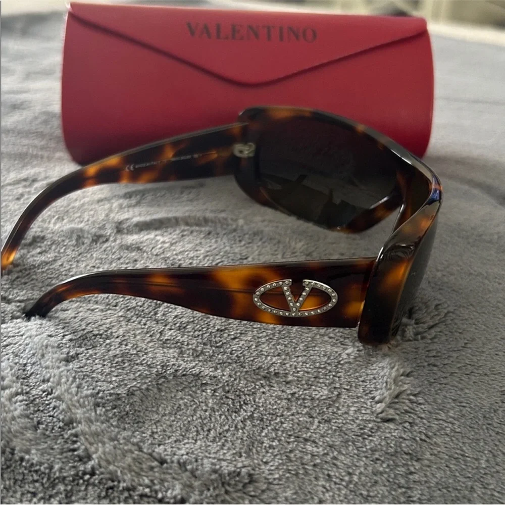 Valentino Tortoise Shield Sunglasses with Dark Lenses and Red Case - Picture 4 of 8